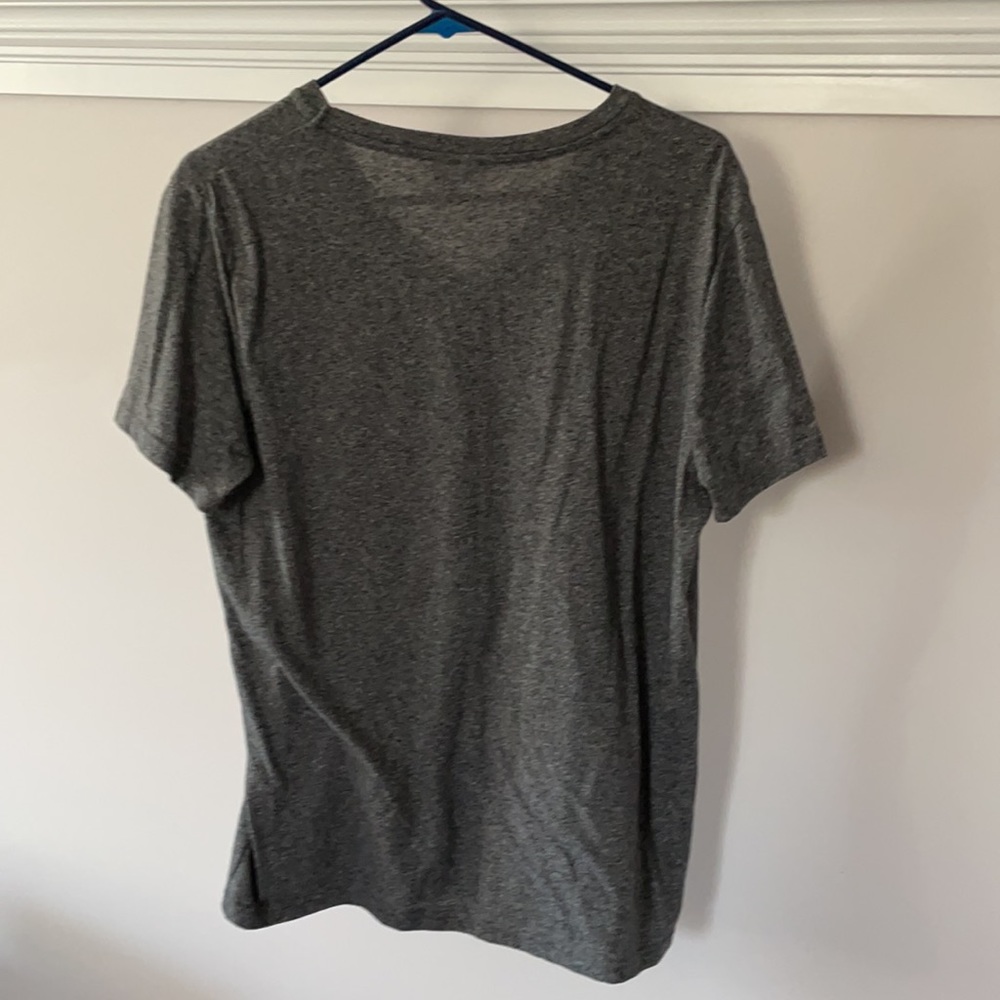 H&M V-Neck - Picture 2 of 3